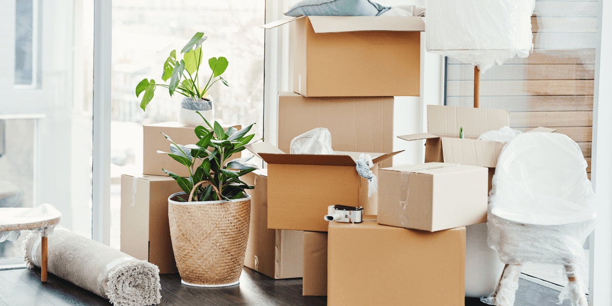 How to Pack Moving Boxes Efficiently - Life Storage Blog